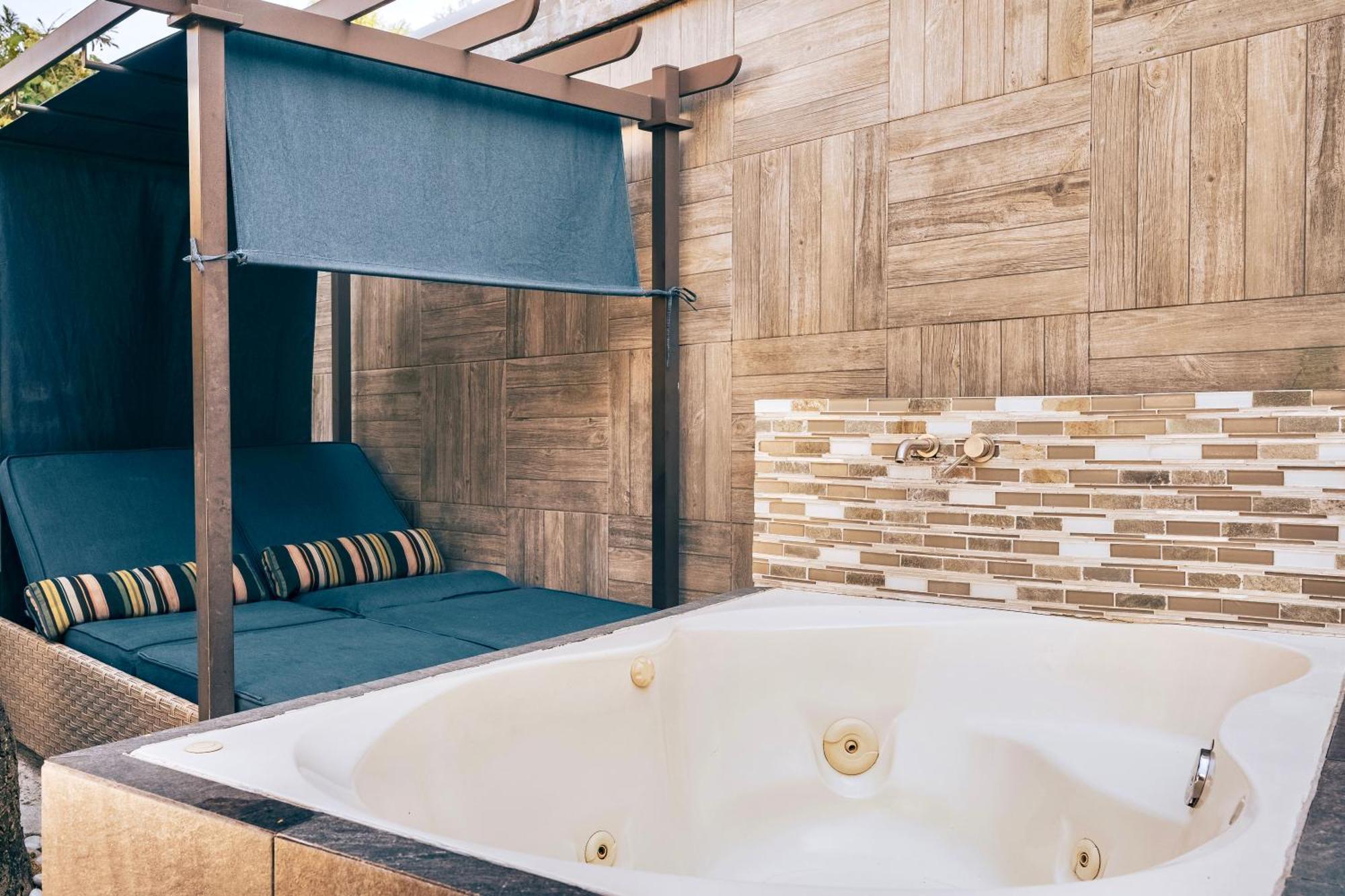 Apartment Loft Arte & Diseno: Urban Oasis With Private Jacuzzis And Terrace