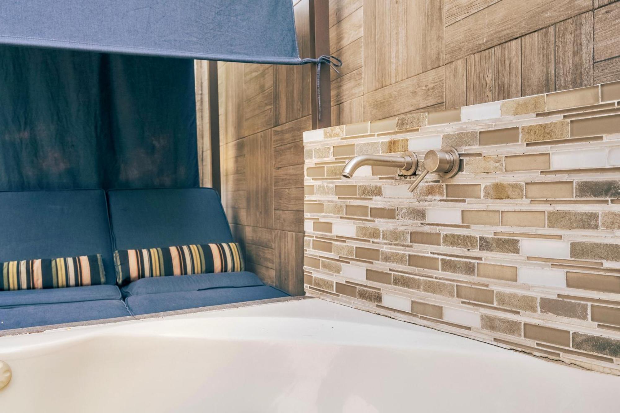 Apartment Loft Arte & Diseno: Urban Oasis With Private Jacuzzis And Terrace *